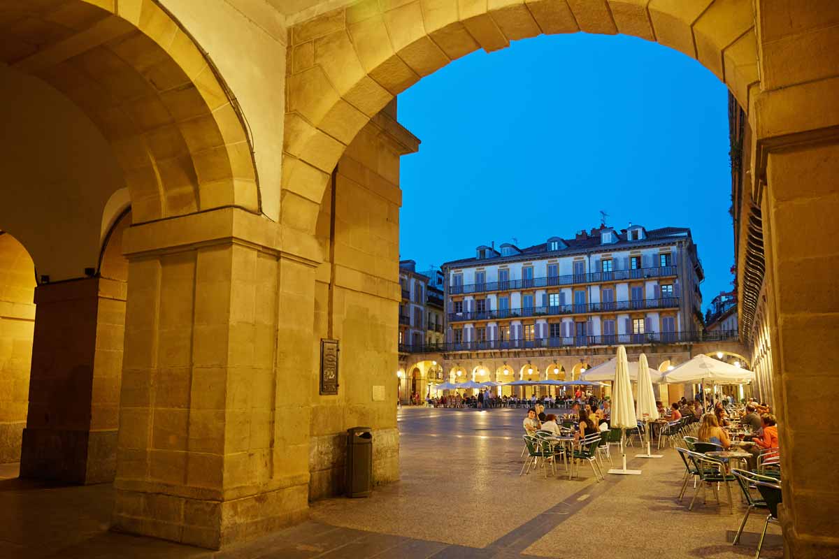 Plaza de la Constitución en el centro de la Parte Vieja