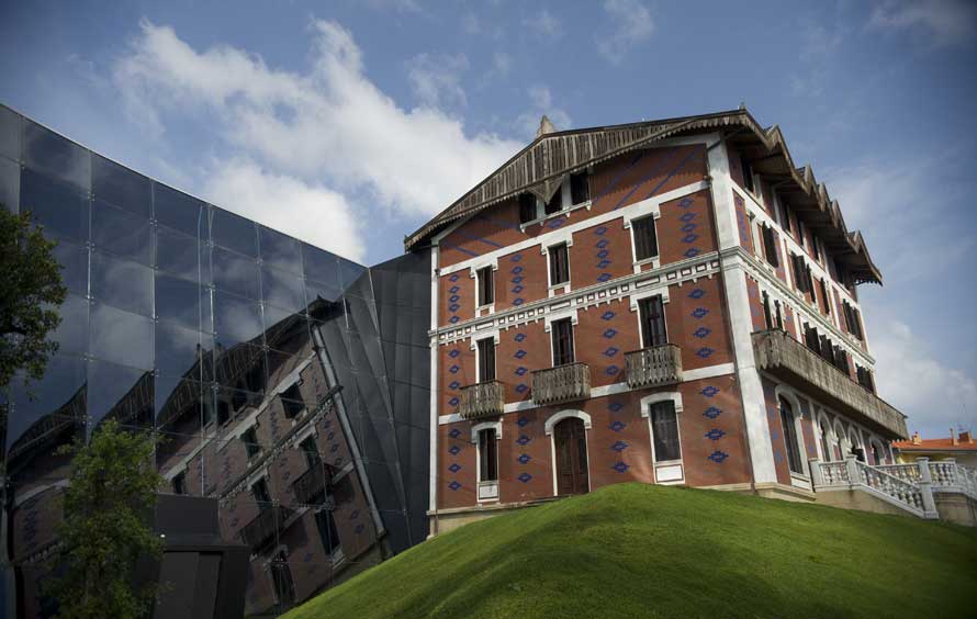 CRISTOBAL BALENCIAGA MUSEOA