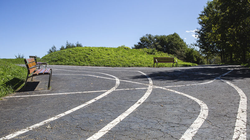 Benches on the promenade around the crater