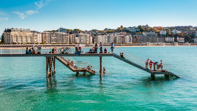 Club Naútico y escaleras al mar