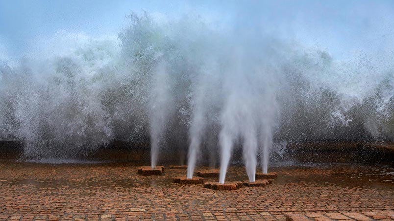 Chorros de agua en el Peine del Viento