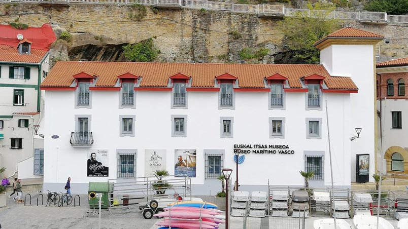 Fachada del Museo Marítimo Vasco