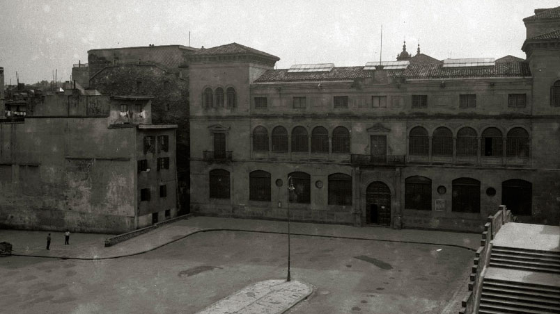 Zuloaga plaza eraberritu aurretik. San Telmo Museoa