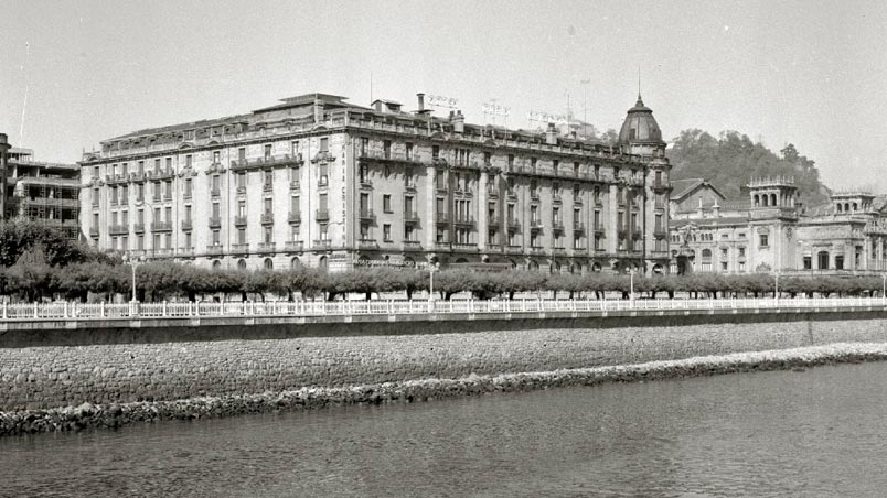Fachada del Hotel María Cristina en el Paseo de la República Argentina