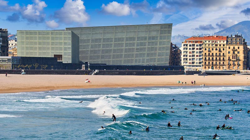 Kursaal visto desde el mar