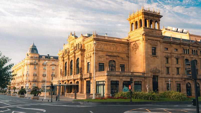 Vista exterior del Teatro Victoria Eugenia