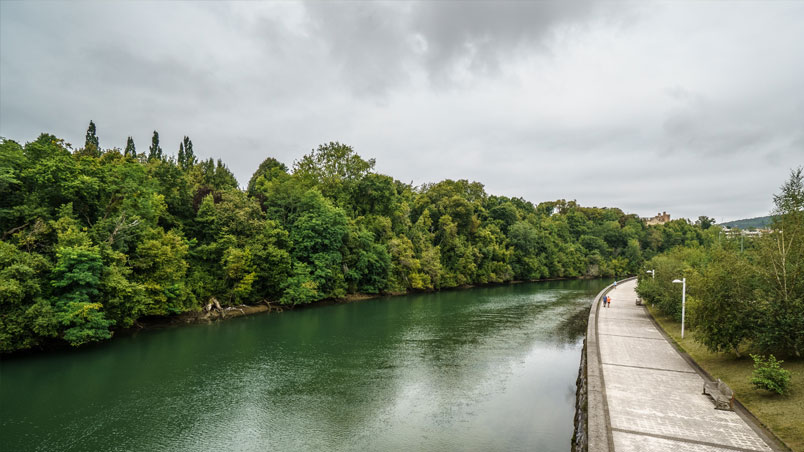 Le méandre de la rivière Urumea vu de la passerelle Mikel Laboa