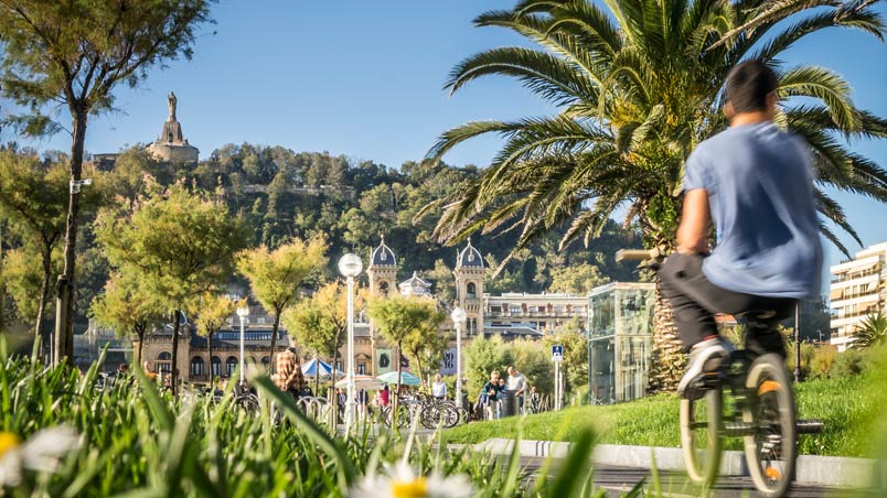 Jardines Alderdi Eder frente al Ayuntamiento de San Sebastián