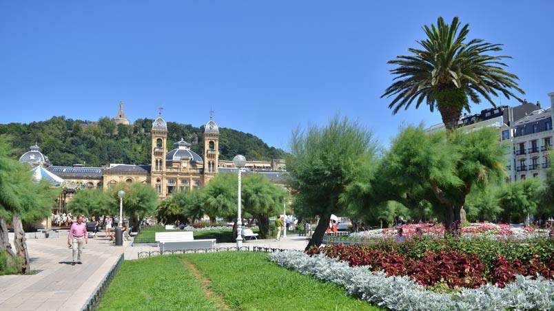 Jardines Alderdi Eder frente al Ayuntamiento de San Sebastián