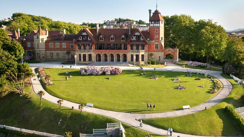 Vue aérienne du palais de Miramar et de ses jardins