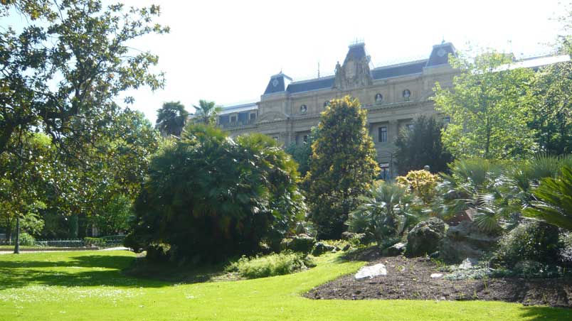 Gardens in Gipuzkoa Square