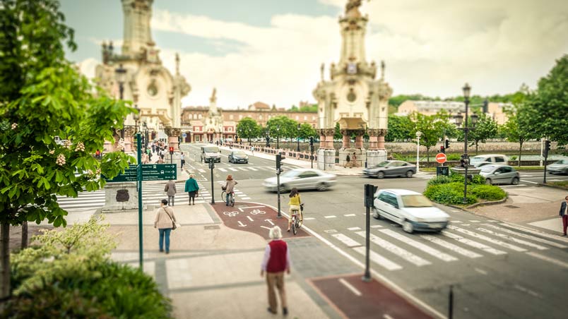 Crossing the María Cristina Bridge from Bilbao Square