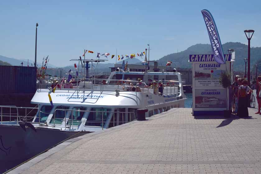 barco-acuaticos-catamaran-01