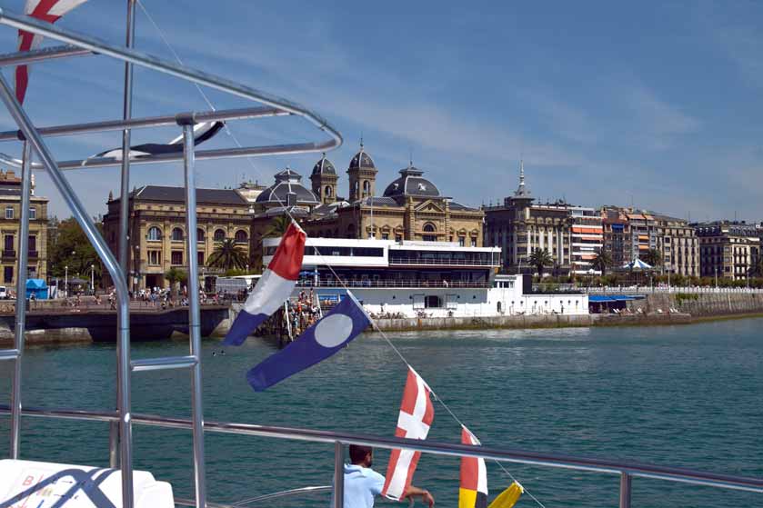 barco-acuaticos-catamaran-03