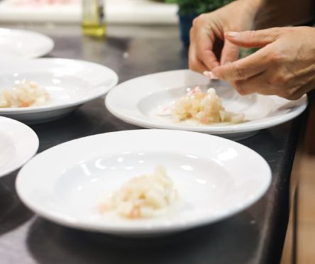 Sukaldaritza tailerra eta bazkaria gastronomia-elkarte batean