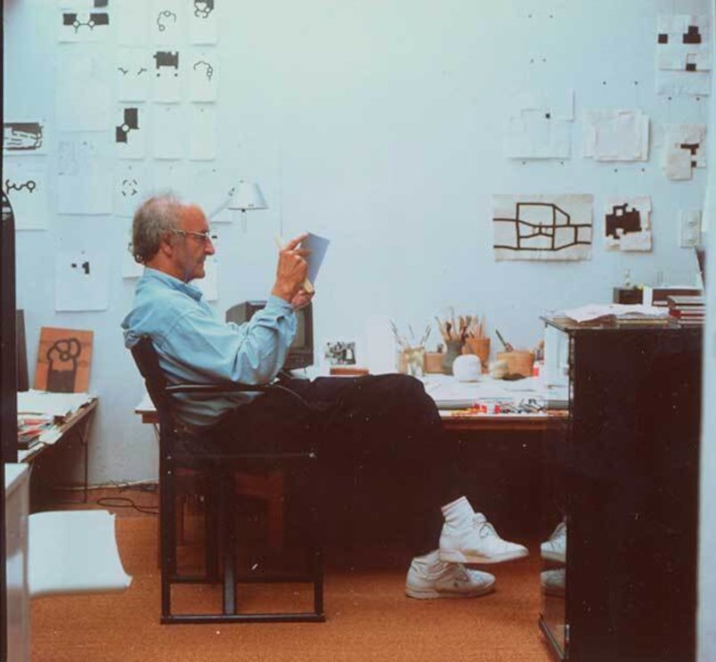 3. Eduardo Chillida en su estudio de Ingeborg 1990. Foto Jesús Uriarte