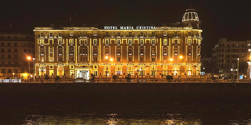 Hotel Maria Cristina con iluminación de navidad