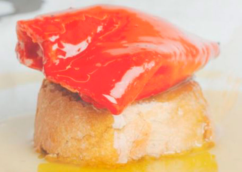 Bar Martínez Pimiento rojo relleno de bonito con salsa tártara y vinagreta de Jerez - Parte vieja