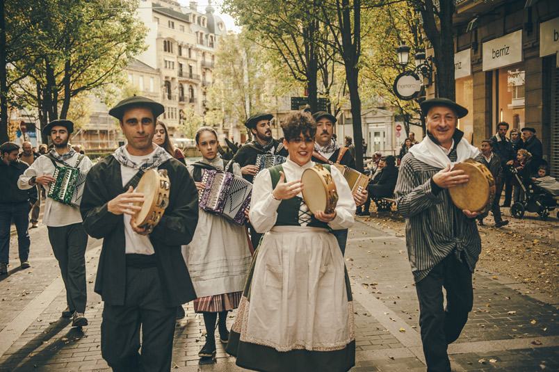 sagardo-apurua-garraio-musikatua