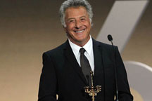 Dustin Hoffman Donosti saria jasotzen