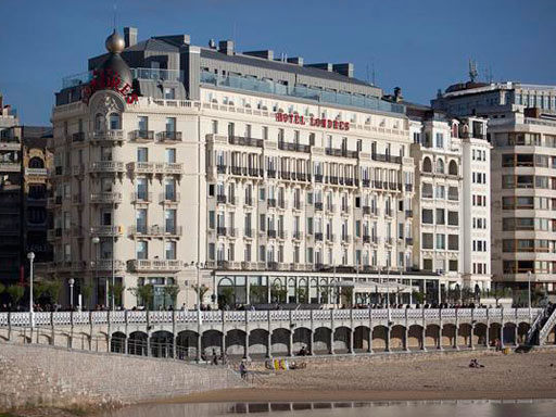 Hôtel Londres y de Inglaterra bâtiment à côté de la plage de La Concha