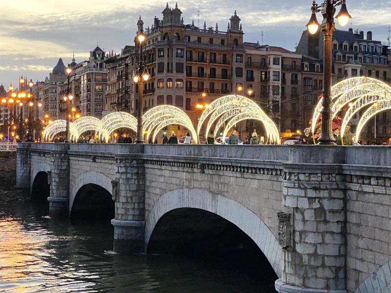 navidad-arcos-luces-puente-santa-catalina