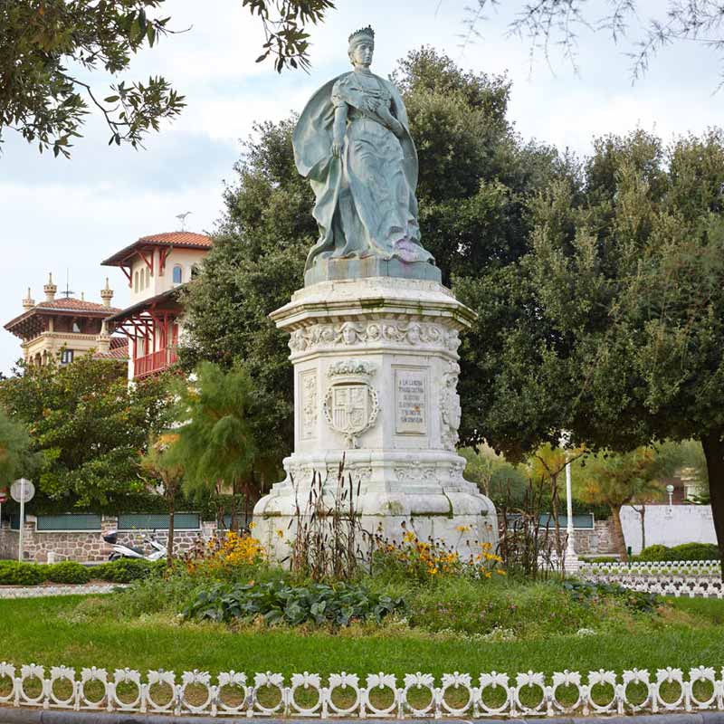 Estatua de la Reina Maria Cristina en Ondarreta